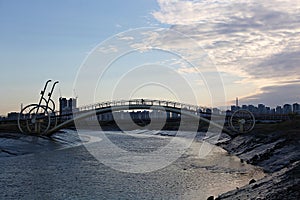 ItÃ¢â¬â¢s the scenery of a korean park.